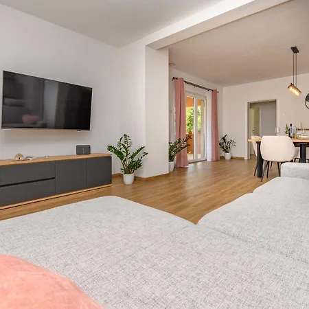 بيت للعطل House Melani