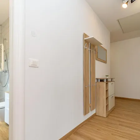 House Melani بيت للعطل