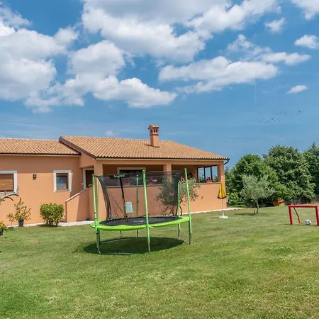 بيت للعطل House Melani *