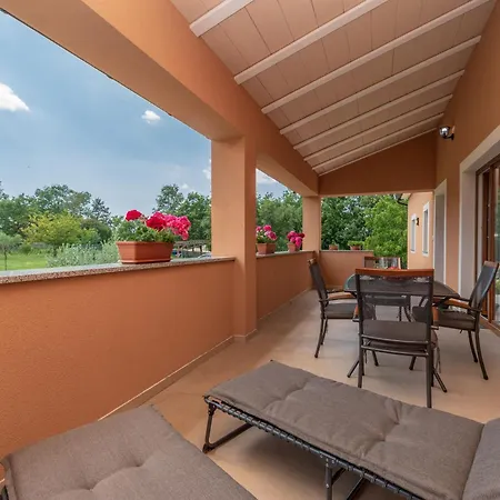 بيت للعطل House Melani