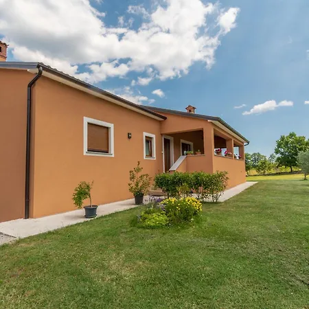 House Melani بيت للعطل
