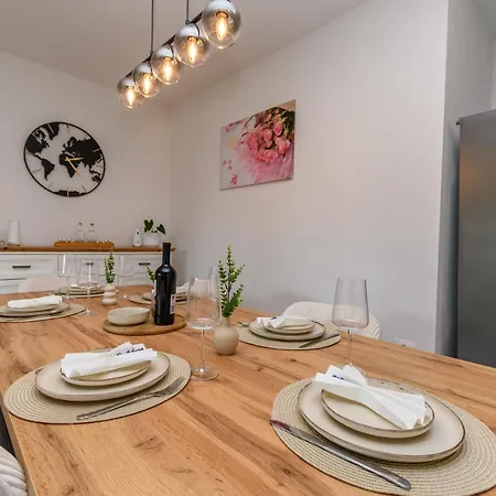 House Melani بيت للعطل