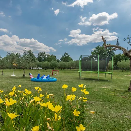 بيت للعطل House Melani Žminj