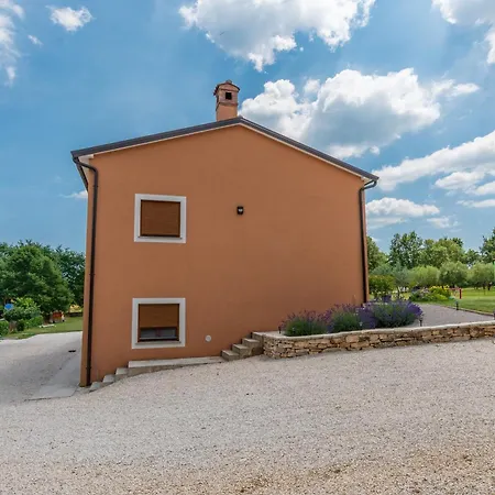 بيت للعطل House Melani Žminj