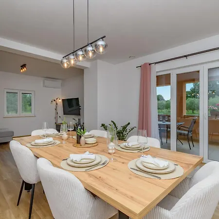 بيت للعطل House Melani