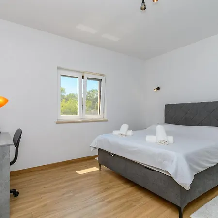House Melani بيت للعطل
