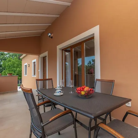 House Melani بيت للعطل