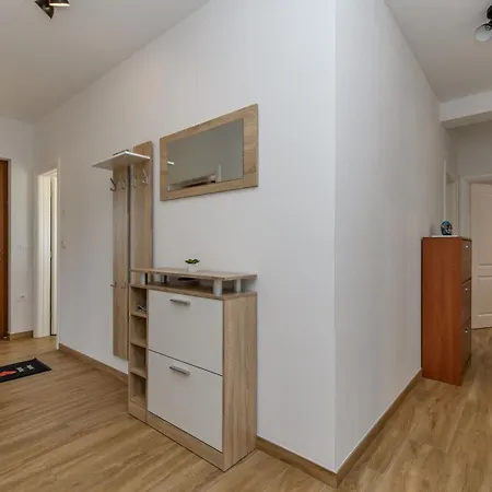 House Melani بيت للعطل